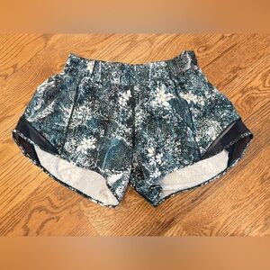 NWOT Lululemon Hotty Hot High-Rise Lined Short 2.5"